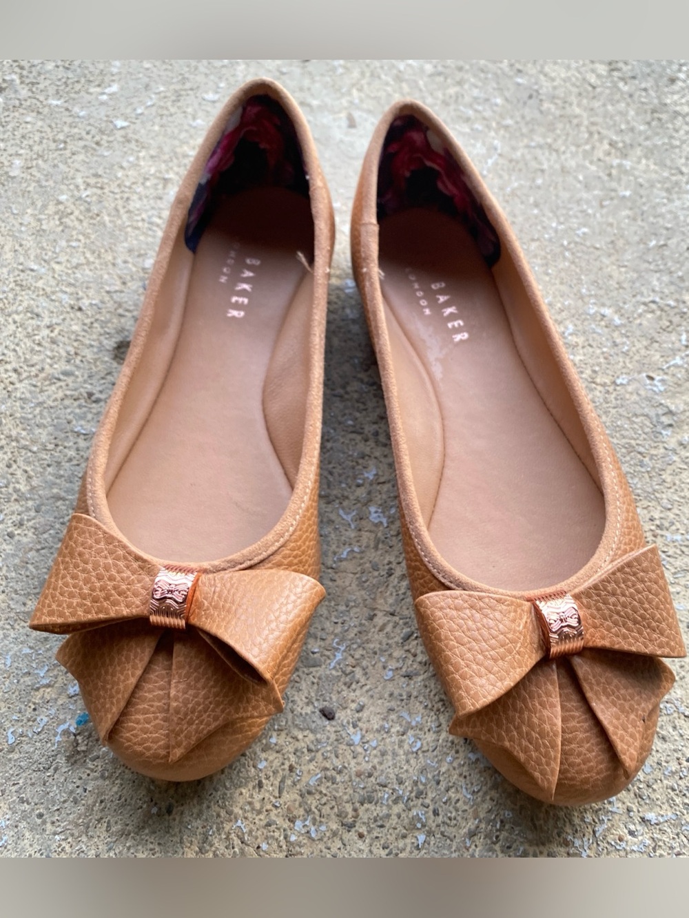 Ted Baker Tan Bow Ballet Flats Size 5.5